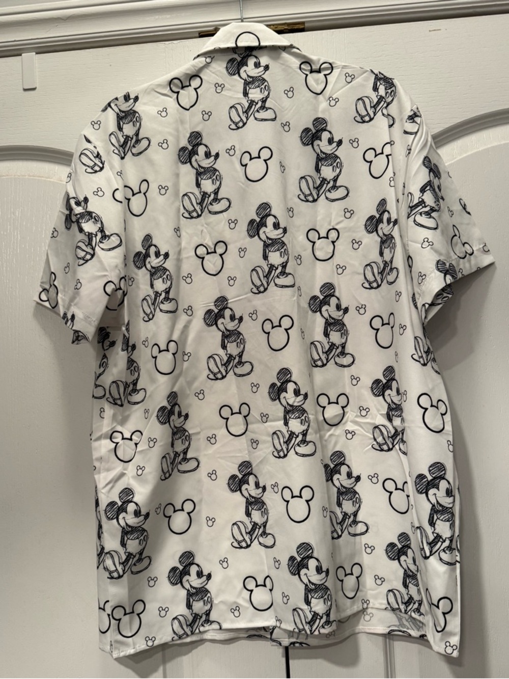 NWT- Men's White Mickey Mouse Sketch Short-Sleeve Button-Up Shirt - Picture 3 of 6